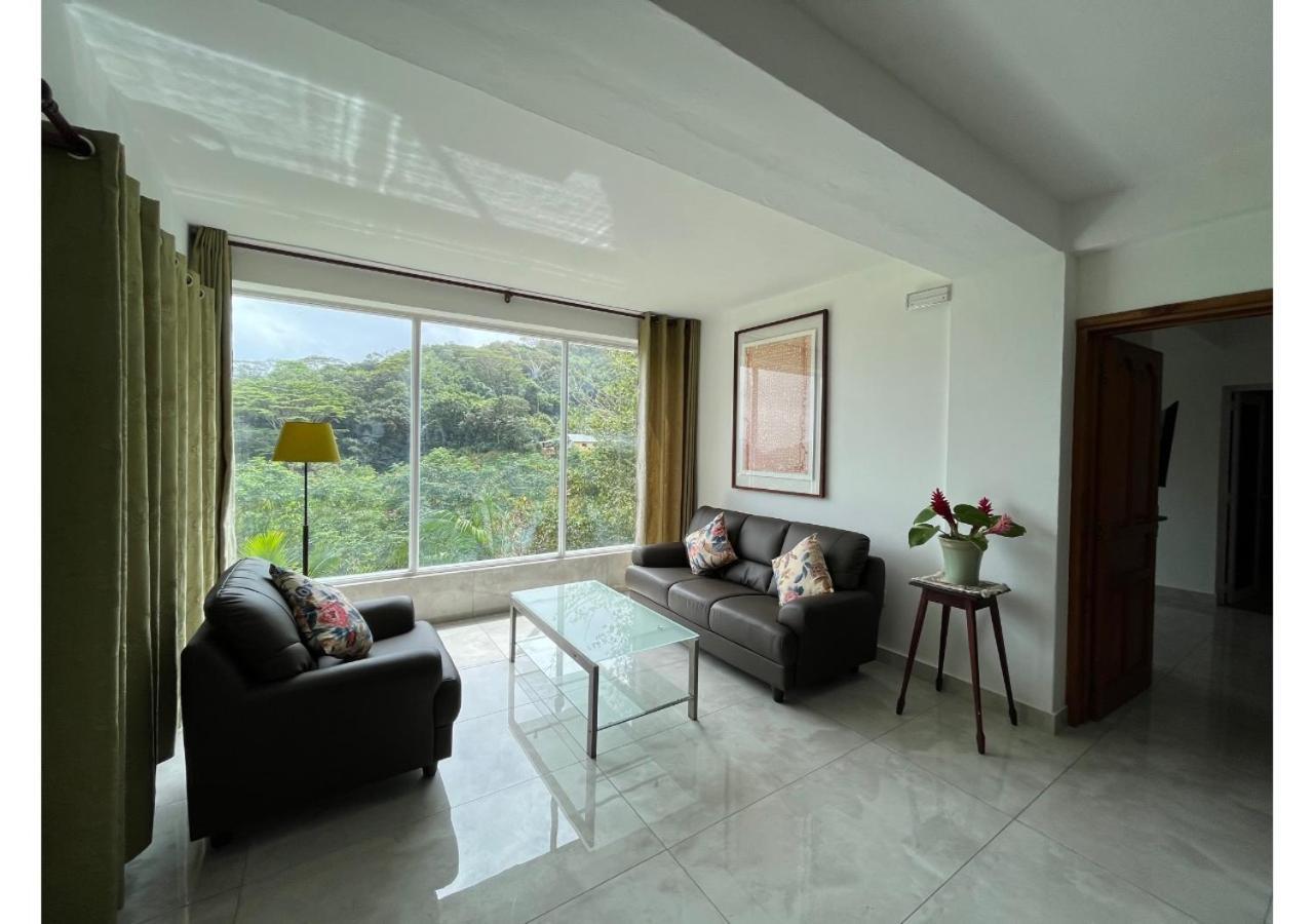 Holiday Home Baie Lazare  エクステリア 写真
