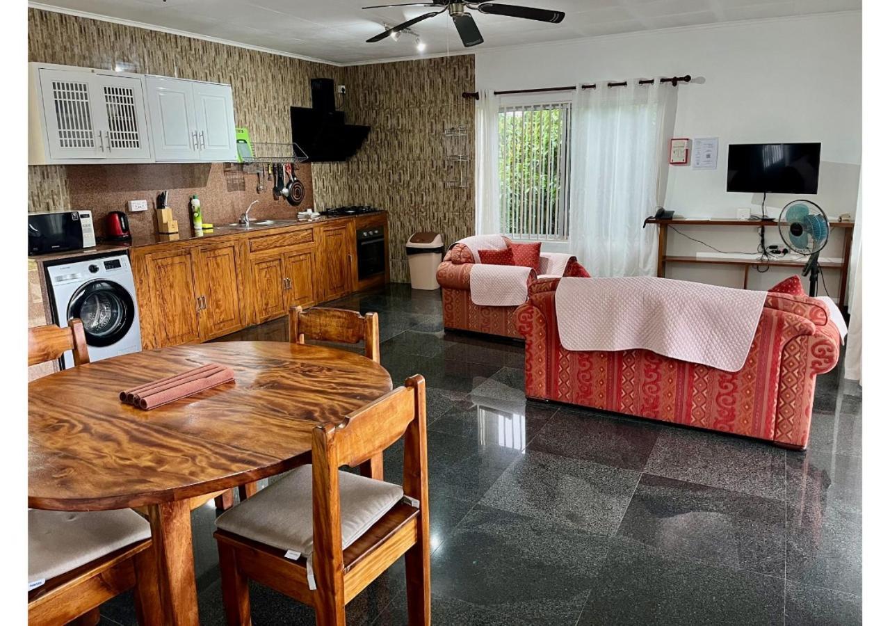 Holiday Home Baie Lazare  エクステリア 写真