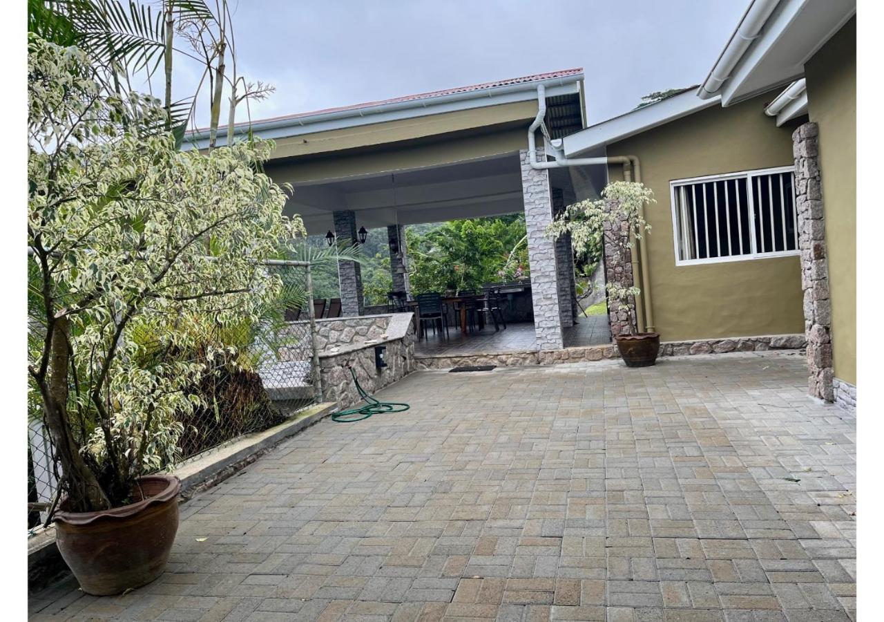 Holiday Home Baie Lazare  エクステリア 写真