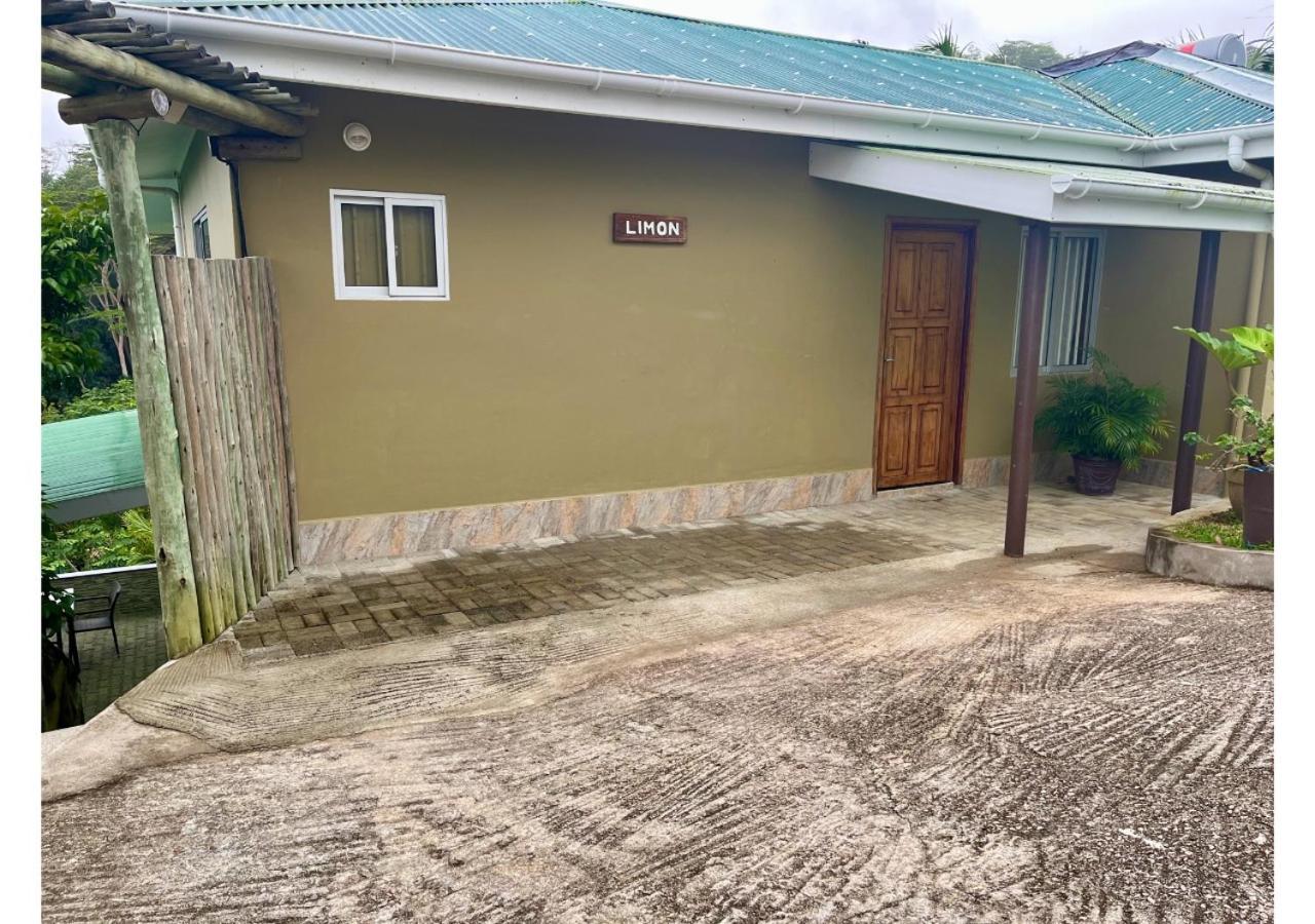 Holiday Home Baie Lazare  エクステリア 写真